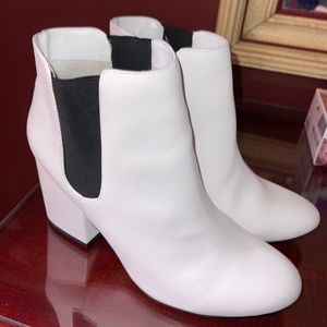 MIA Womens Ankle Boots 8 Solid Heel Pointed Toe Slip On White And Black
